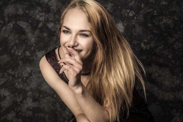 Uśmiechnięta, szczęśliwa kobieta